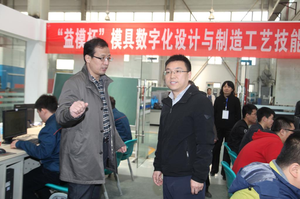 副院长杨卫军向何玉麒副处长各赛性准备与进展情况