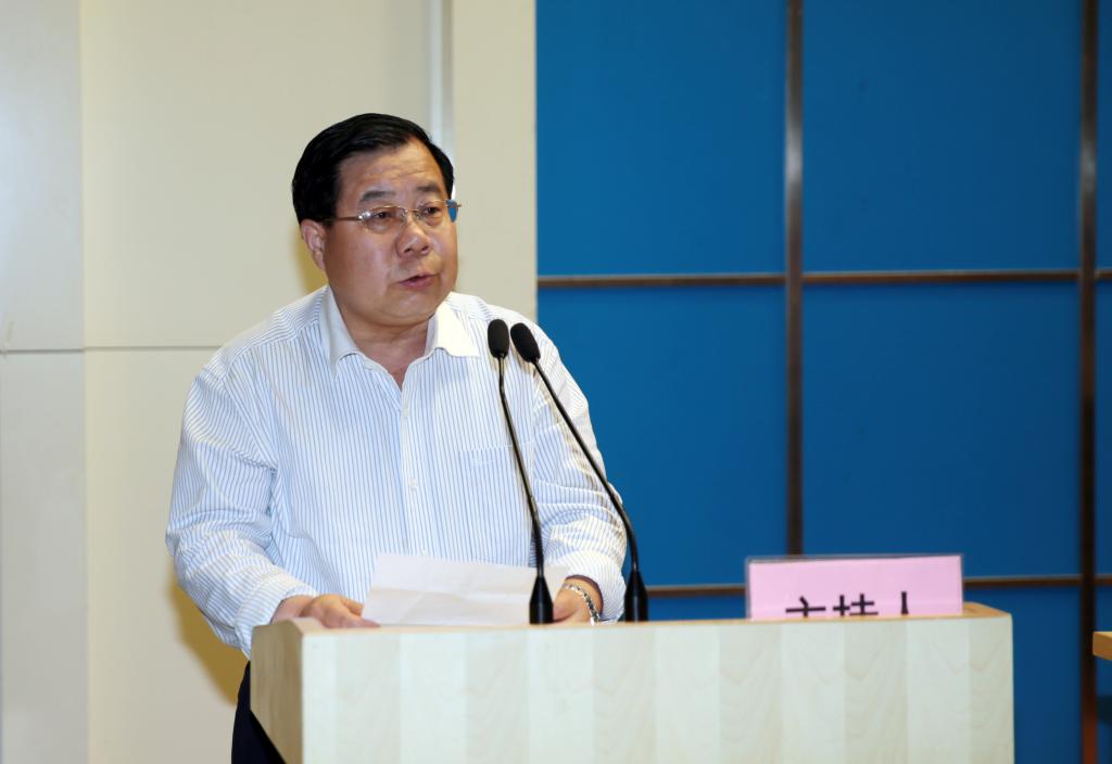 省职教学会副会长、西航职院院长赵居礼赵居礼宣读优秀作品名单