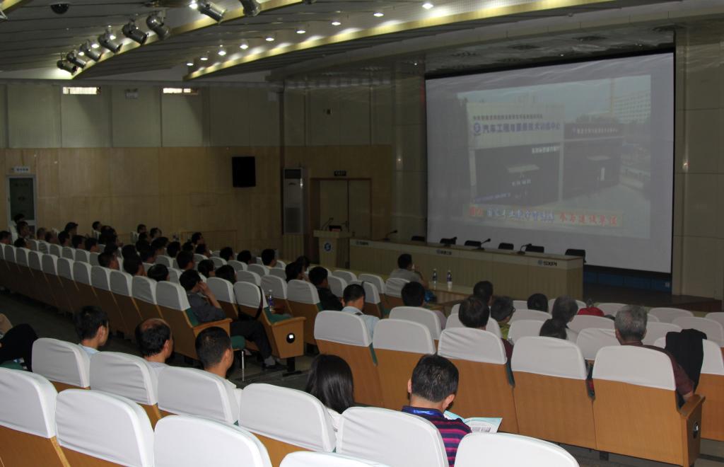 百所高中校长教师走进我院进行职业教育观摩