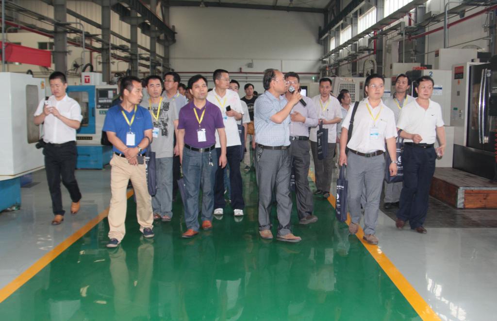高中校长(教师)代表团一行参观机加工训练中心