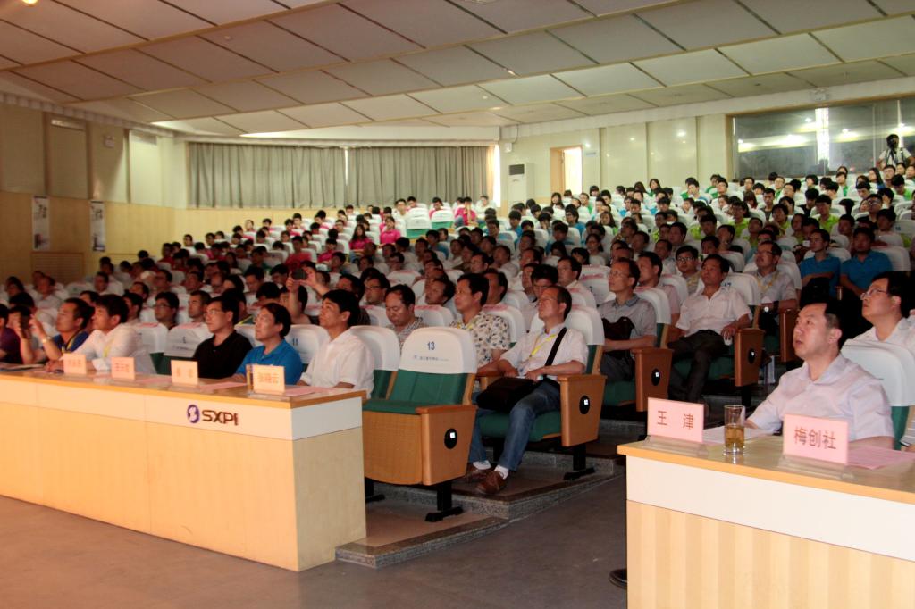 高中校长(教师)代表团、我院院级领导及师生代表参加了座谈