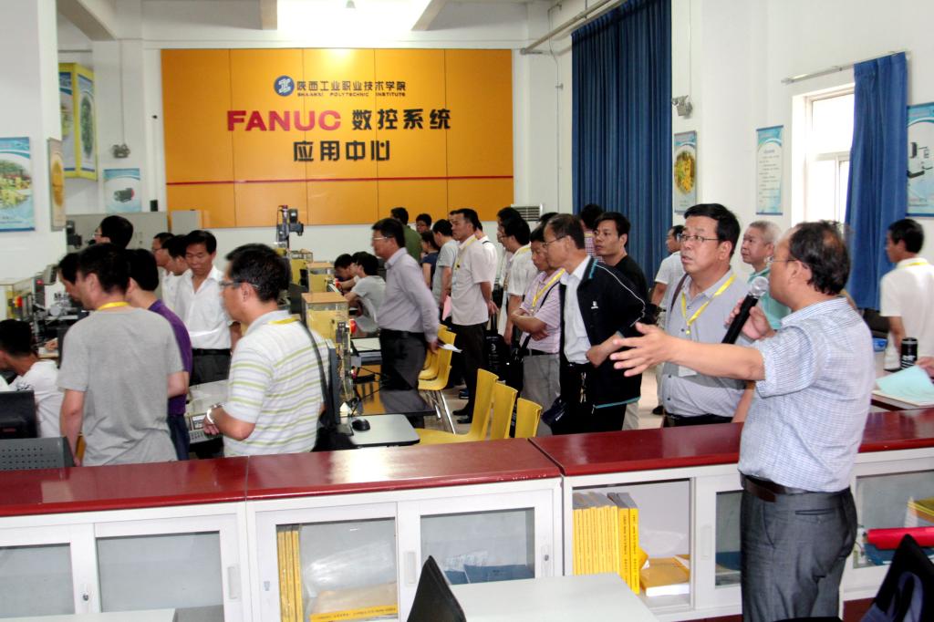 高中校长(教师)代表团一行参观FANUC数控系统应用中心